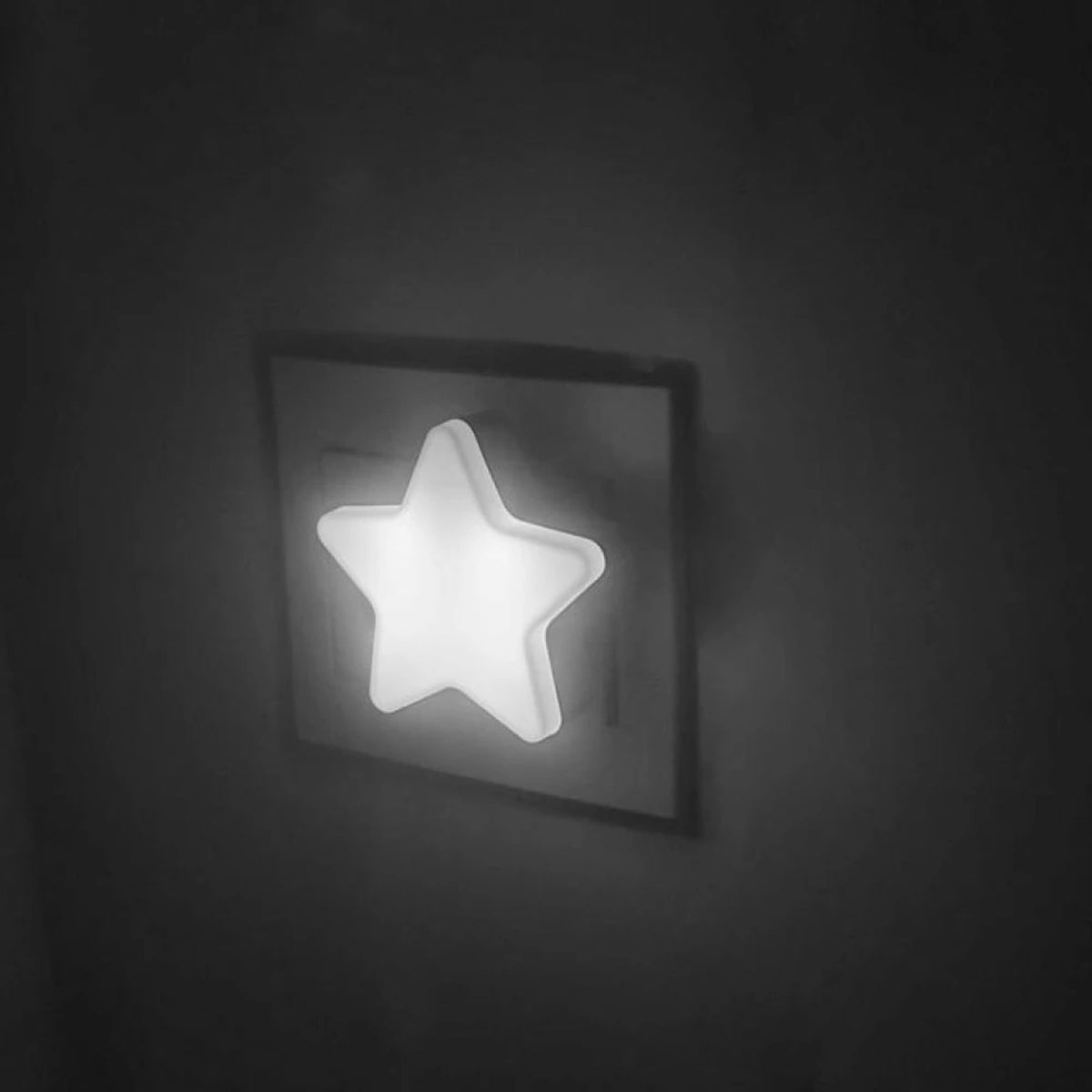 Luz Veladora LED para Enchufar Buba Estrella con Sensor
