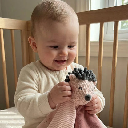 Trapito de Apego para Bebé Kikkaboo Erizo Rosa – Peluche de Seguridad