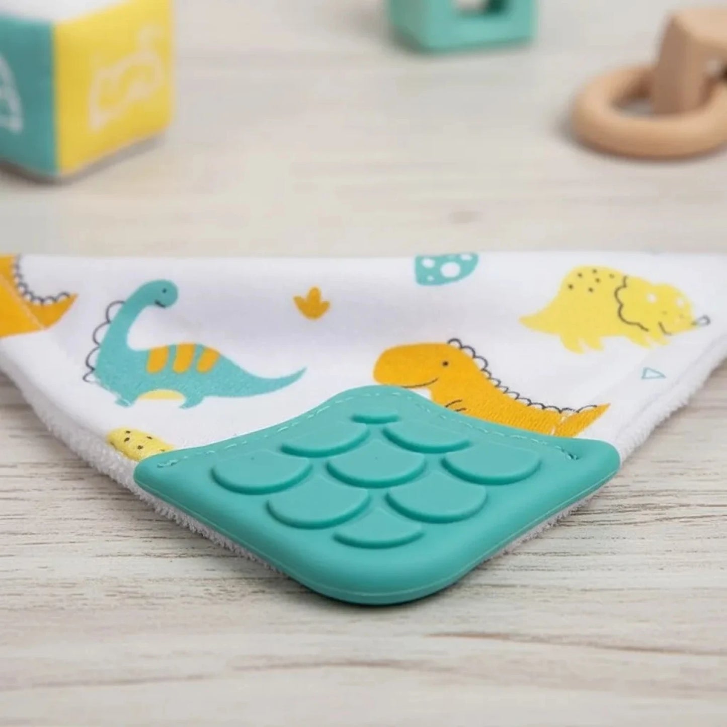 Babero Bandana con Mordillo BUBA - Dino verde
