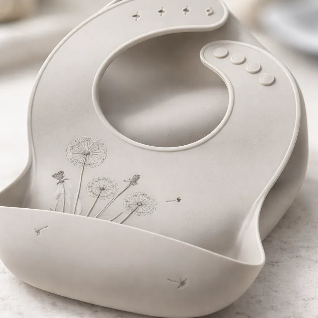 Babero de Silicona KikkaBoo Flores - Beige